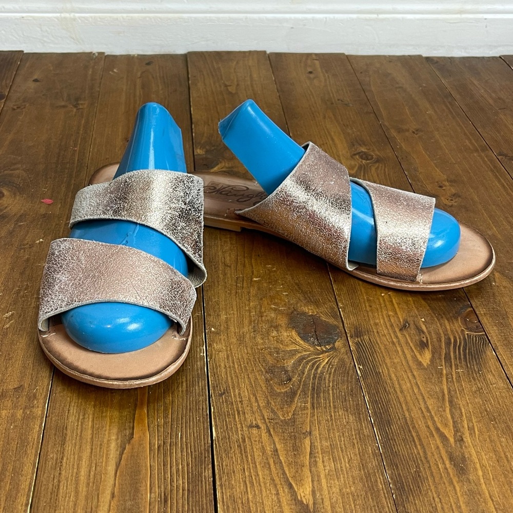 Naughty monkey size 7.5 spirited sandals metallic rose gold